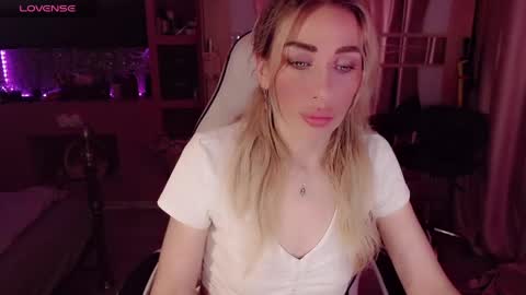 Snapshot of nicole_g0ld_ chatting on June 10, 2026, 8:41 pm Nicole online show from June 10, 2026, 8:41 pm