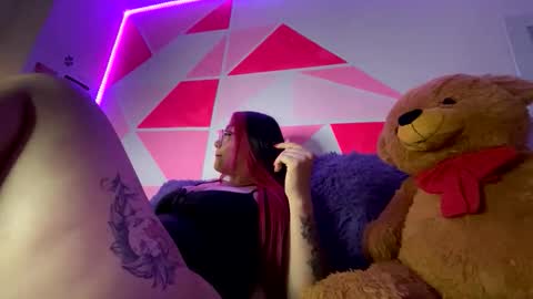 Nicole online show from April 5, 2026, 6:32 am