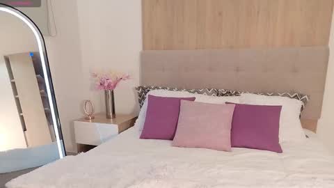 Snapshot of nicole_whitee chatting on December 20, 2025, 2:29 am N A T A L I A online show from December 20, 2025, 2:29 am