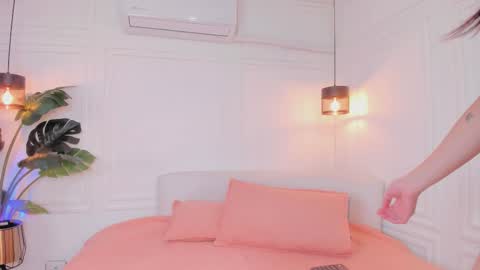 Snapshot of nicole_whitee chatting on February 17, 2026, 8:04 pm N A T A L I A online show from February 17, 2026, 8:04 pm