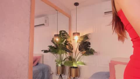 Snapshot of nicole_whitee chatting on February 24, 2026, 8:29 pm N A T A L I A online show from February 24, 2026, 8:29 pm