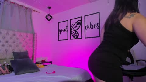 nicolee millerr online show from April 10, 2026, 12:54 pm