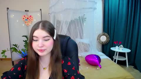 nicolefoxery online show from February 15, 2025, 10:22 am