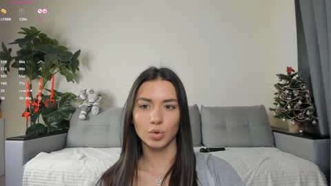 Snapshot of nicoleluuv chatting on December 26, 2024, 7:16 pm Dua Lipa online show from December 26, 2024, 7:16 pm