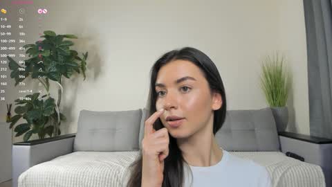Snapshot of nicoleluuv chatting on January 9, 2025, 4:06 pm Dua Lipa online show from January 9, 2025, 4:06 pm