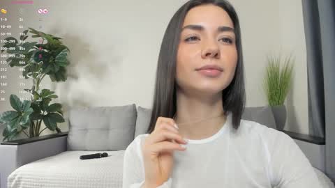 Snapshot of nicoleluuv chatting on January 22, 2025, 1:11 pm Dua Lipa online show from January 22, 2025, 1:11 pm