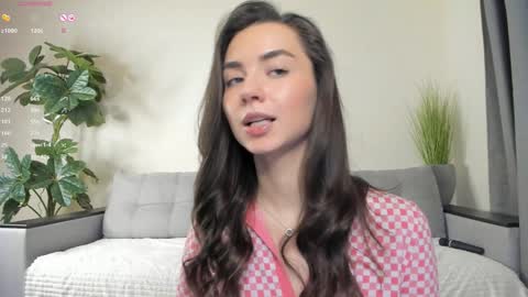 Snapshot of nicoleluuv chatting on February 2, 2025, 7:14 pm Dua Lipa online show from February 2, 2025, 7:14 pm