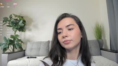 Snapshot of nicoleluuv chatting on February 7, 2025, 4:14 pm Dua Lipa online show from February 7, 2025, 4:14 pm