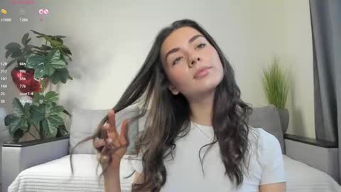 Snapshot of nicoleluuv chatting on February 26, 2025, 1:08 pm Dua Lipa online show from February 26, 2025, 1:08 pm
