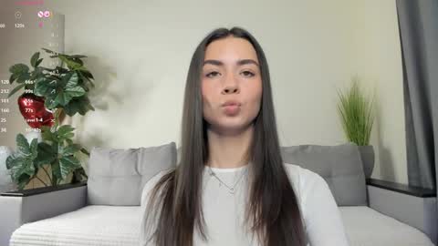 Snapshot of nicoleluuv chatting on February 28, 2025, 1:14 pm Dua Lipa online show from February 28, 2025, 1:14 pm