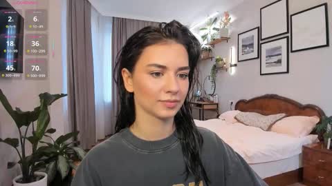 Snapshot of nicoleluuv chatting on October 13, 2025, 1:11 pm Dua Lipa online show from October 13, 2025, 1:11 pm