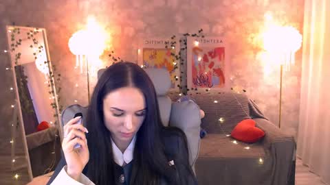 Nicole online show from June 5, 2026, 4:02 pm