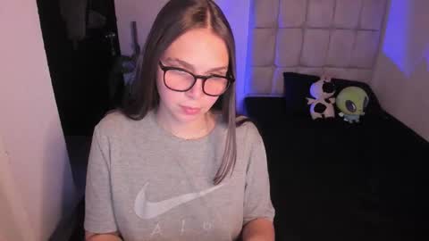 Nicol independent model online show from February 19, 2026, 11:23 pm