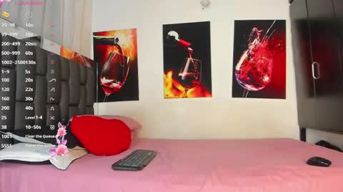 nicolle_hanks1 online show from April 25, 2026, 2:25 am