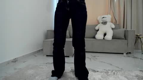 Nicolle online show from April 4, 2026, 5:16 am