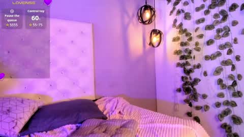 Nicolle online show from April 4, 2026, 1:41 pm