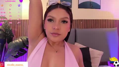 Snapshot of nicolleevan_ chatting on June 25, 2026, 12:20 pm NICOLLE EVANS online show from June 25, 2026, 12:20 pm