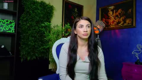 Nicolle online show from February 15, 2026, 3:31 pm