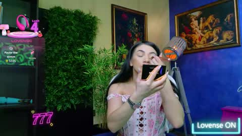 Nicolle online show from March 13, 2026, 11:06 am