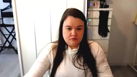 Snapshot of nightholly chatting on February 24, 2026, 8:34 am Holly online show from February 24, 2026, 8:34 am