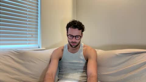 Snapshot of nightvyre chatting on February 21, 2026, 3:57 pm nightvyre online show from February 21, 2026, 3:57 pm