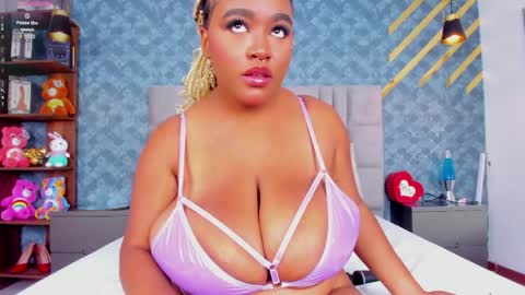 NiiaMoore online show from April 6, 2026, 7:26 pm