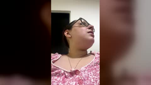 Snapshot of niickyjones chatting on April 8, 2026, 3:06 am Anni online show from April 8, 2026, 3:06 am