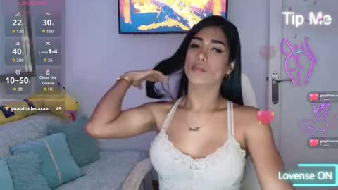 Nicolle Bustamante online show from May 6, 2026, 9:20 pm