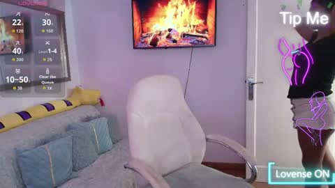 Nicolle Bustamante online show from May 12, 2026, 10:34 am