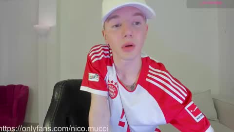 Snapshot of niico_18 chatting on December 4, 2024, 2:04 pm Nicolas Mucci online show from December 4, 2024, 2:04 pm