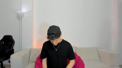 Snapshot of niico_18 chatting on February 28, 2025, 9:15 am Nicolas Mucci online show from February 28, 2025, 9:15 am