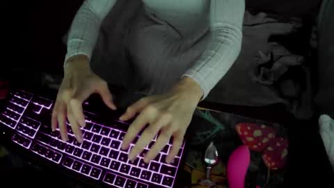 niirvana7 online show from November 24, 2025, 3:45 pm