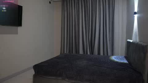 Nik online show from September 21, 2025, 5:47 pm