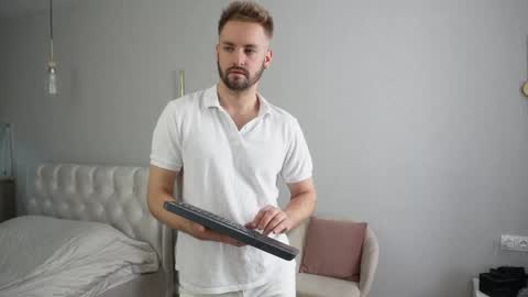 Snapshot of nik_sharp chatting on April 14, 2026, 8:31 am Nik online show from April 14, 2026, 8:31 am