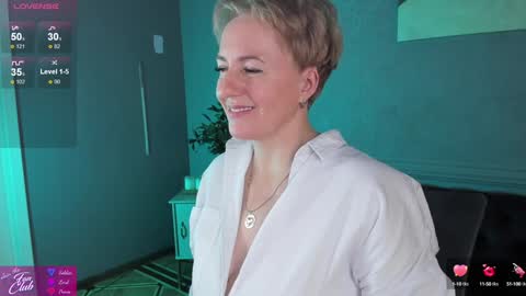 Snapshot of nika_smit chatting on December 6, 2024, 2:38 pm Nika online show from December 6, 2024, 2:38 pm