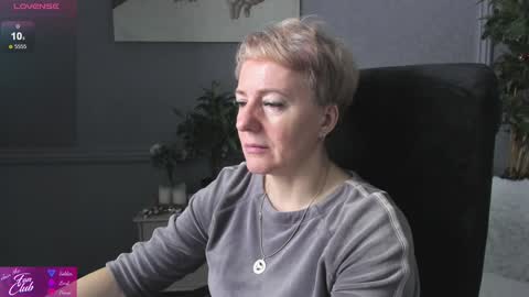 Snapshot of nika_smit chatting on December 14, 2024, 5:18 am Nika online show from December 14, 2024, 5:18 am