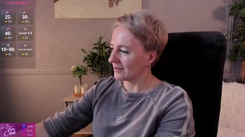 Snapshot of nika_smit chatting on December 14, 2024, 11:50 am Nika online show from December 14, 2024, 11:50 am