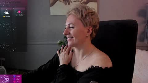 Snapshot of nika_smit chatting on December 15, 2024, 12:49 pm Nika online show from December 15, 2024, 12:49 pm