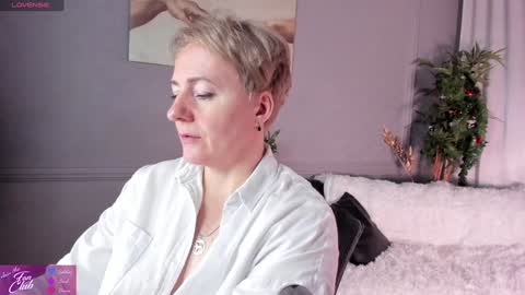 Snapshot of nika_smit chatting on January 5, 2025, 8:22 am Nika online show from January 5, 2025, 8:22 am