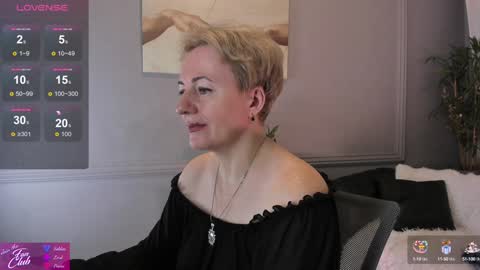 Snapshot of nika_smit chatting on January 18, 2025, 5:31 am Nika online show from January 18, 2025, 5:31 am