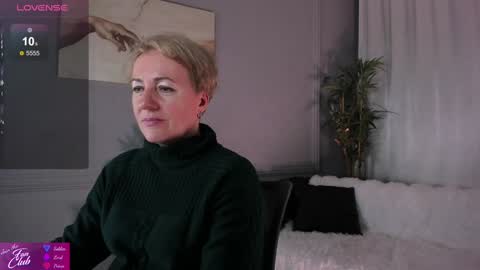 Snapshot of nika_smit chatting on January 25, 2025, 5:18 am Nika online show from January 25, 2025, 5:18 am