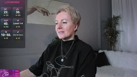 Snapshot of nika_smit chatting on February 1, 2025, 6:10 am Nika online show from February 1, 2025, 6:10 am