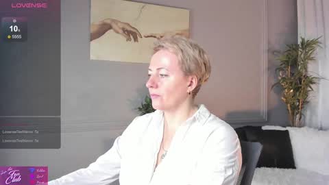 Snapshot of nika_smit chatting on February 9, 2025, 5:08 am Nika online show from February 9, 2025, 5:08 am