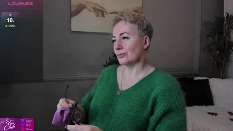 Snapshot of nika_smit chatting on February 15, 2025, 5:30 am Nika online show from February 15, 2025, 5:30 am