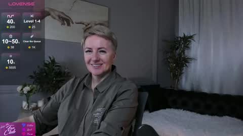 Snapshot of nika_smit chatting on February 21, 2025, 9:45 am Nika online show from February 21, 2025, 9:45 am