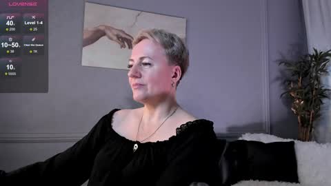 Snapshot of nika_smit chatting on March 4, 2025, 12:01 pm Nika online show from March 4, 2025, 12:01 pm