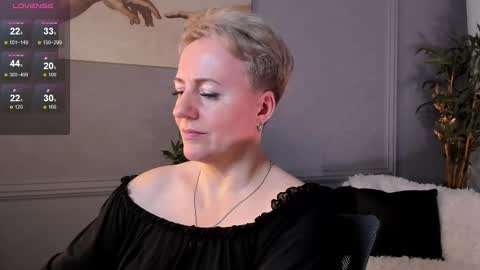 Snapshot of nika_smit chatting on March 5, 2025, 8:43 am Nika online show from March 5, 2025, 8:43 am