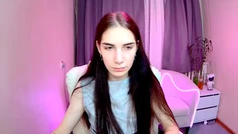 nikastarkk online show from November 19, 2025, 7:36 pm