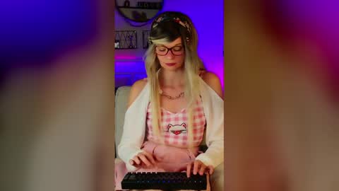 Kitty Chatte online show from June 8, 2026, 7:14 pm