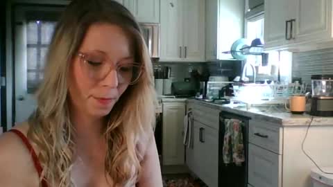 nikkib653466 online show from February 12, 2026, 4:24 pm